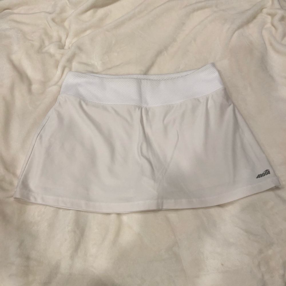 Avia Women’s Medium White Tennis Skirt with Shorts